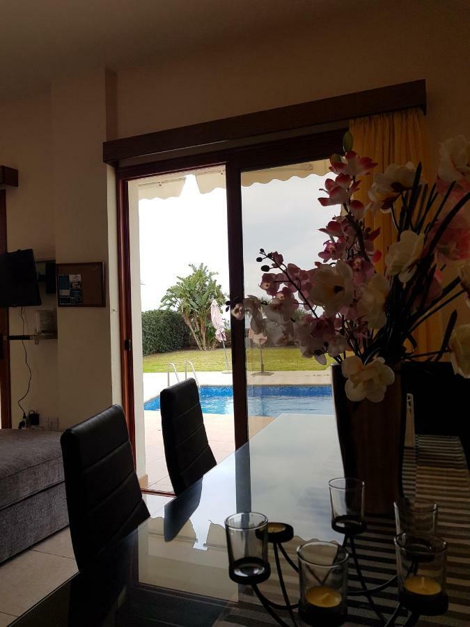 Olgas Villa Agia Marina  Extérieur photo
